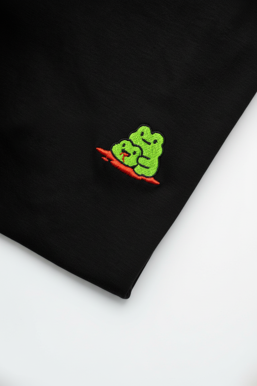 Camiseta negra detalle bordado