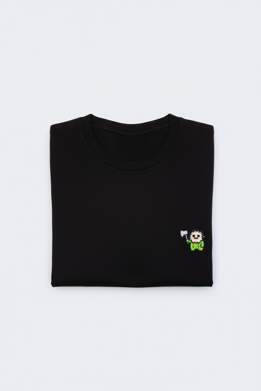 Camiseta negra doblada