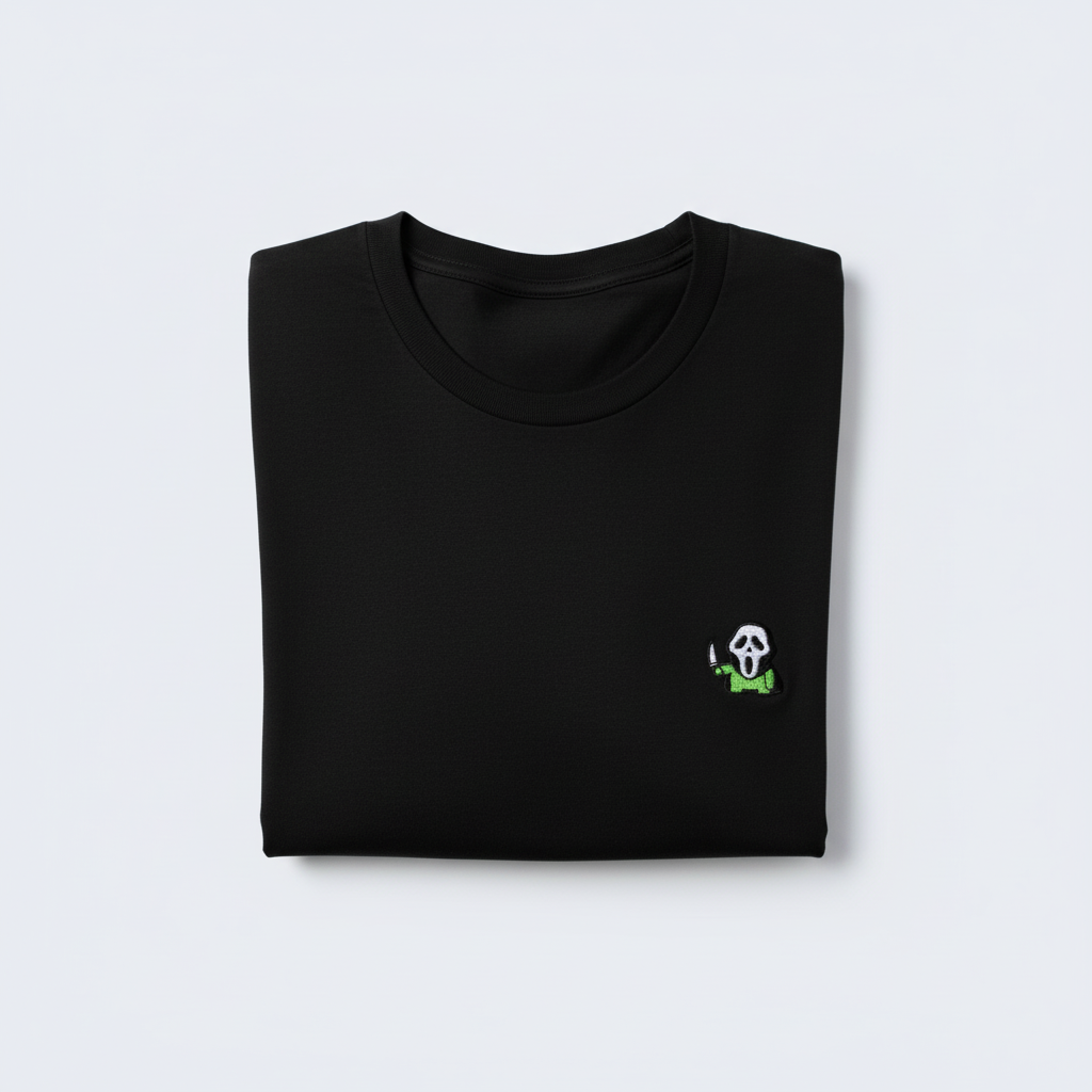 Camiseta negra doblada