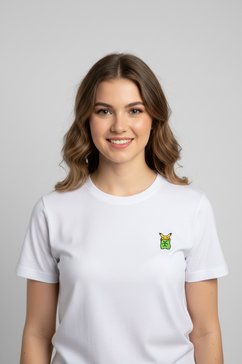 Modelo femenino con camiseta Roit Bulldog