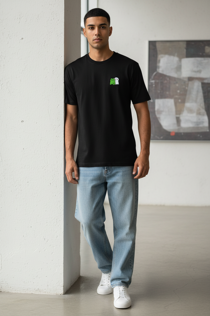 Modelo con camiseta Roit Sombra negra