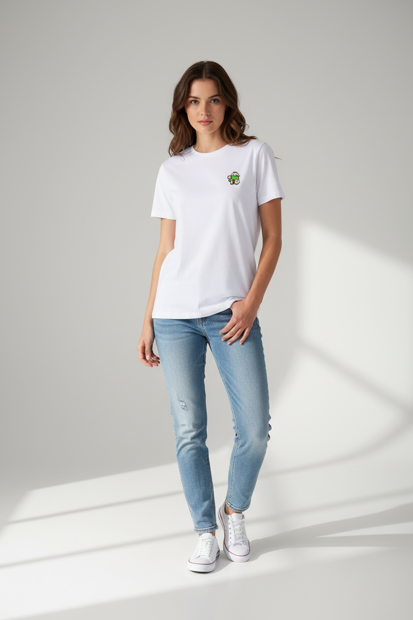 Modelo femenino con camiseta